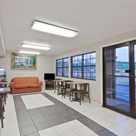 Days Inn By Wyndham Downtown-Nashville West Trinity Lane Eksteriør billede