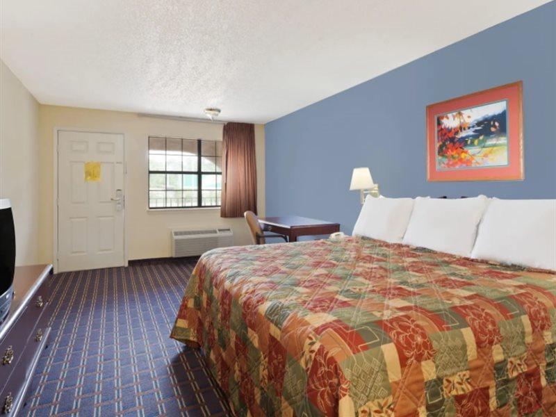 Days Inn By Wyndham Downtown-Nashville West Trinity Lane Eksteriør billede