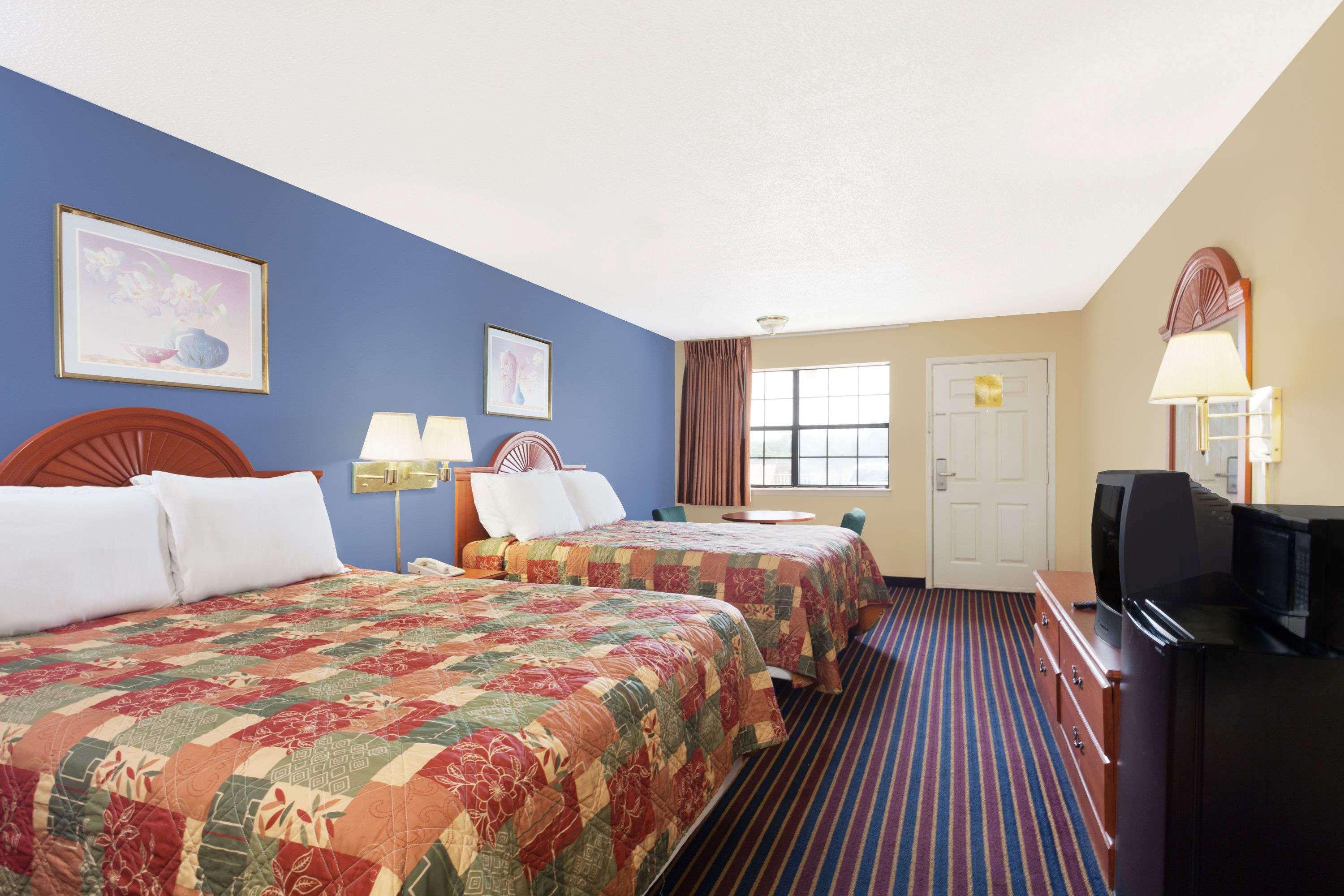Days Inn By Wyndham Downtown-Nashville West Trinity Lane Eksteriør billede