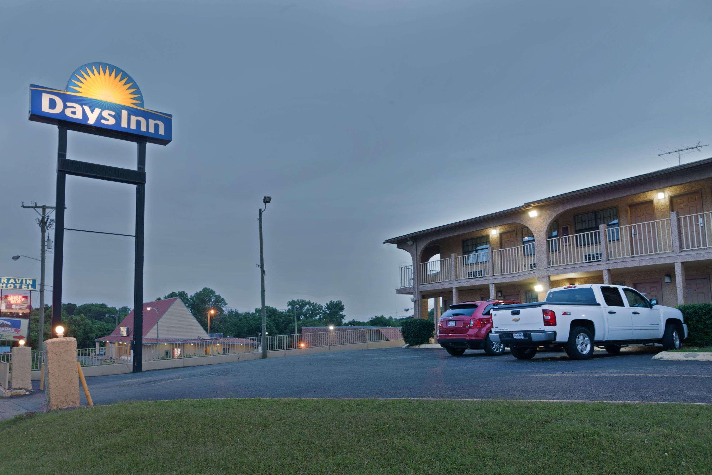 Days Inn By Wyndham Downtown-Nashville West Trinity Lane Eksteriør billede