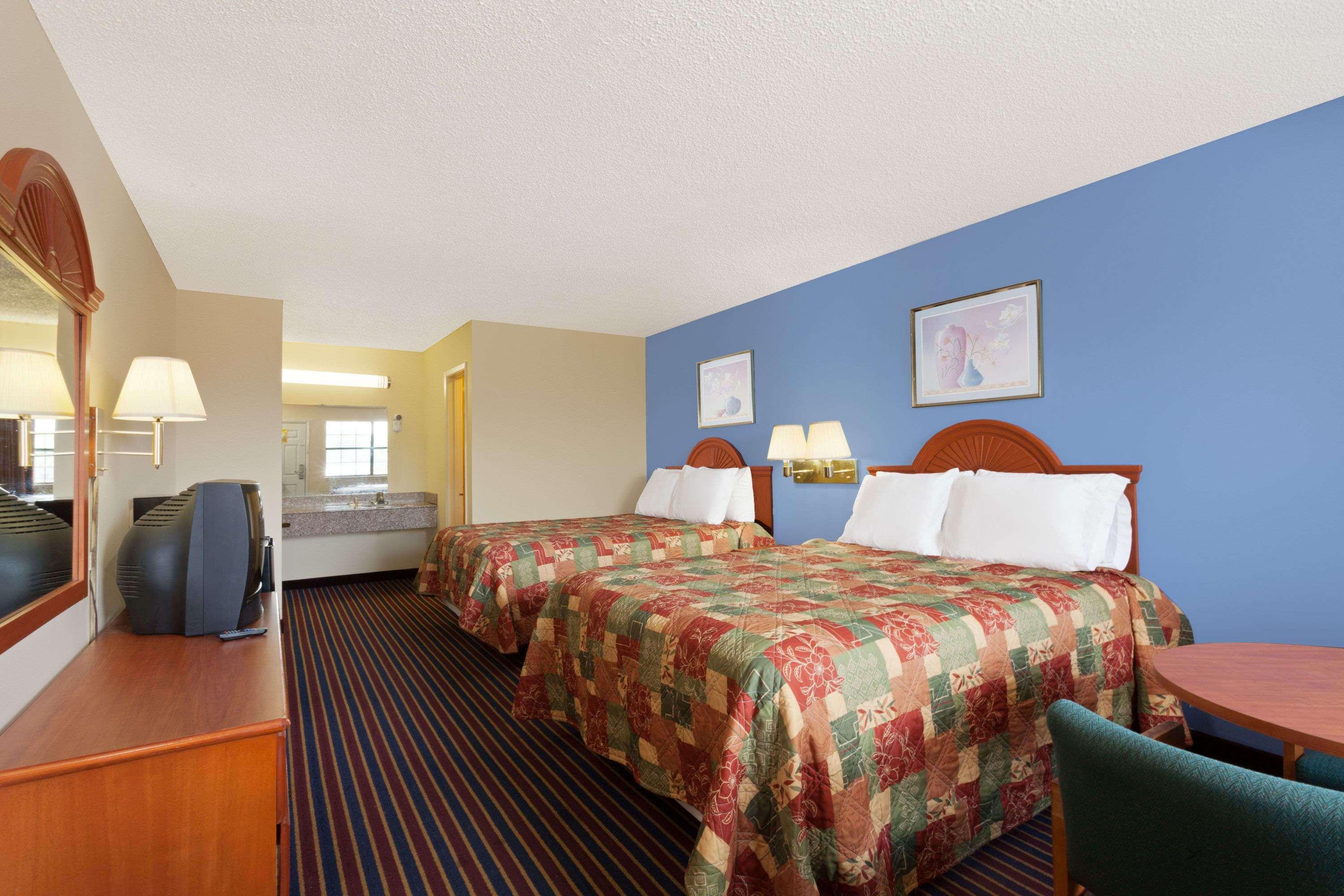 Days Inn By Wyndham Downtown-Nashville West Trinity Lane Eksteriør billede