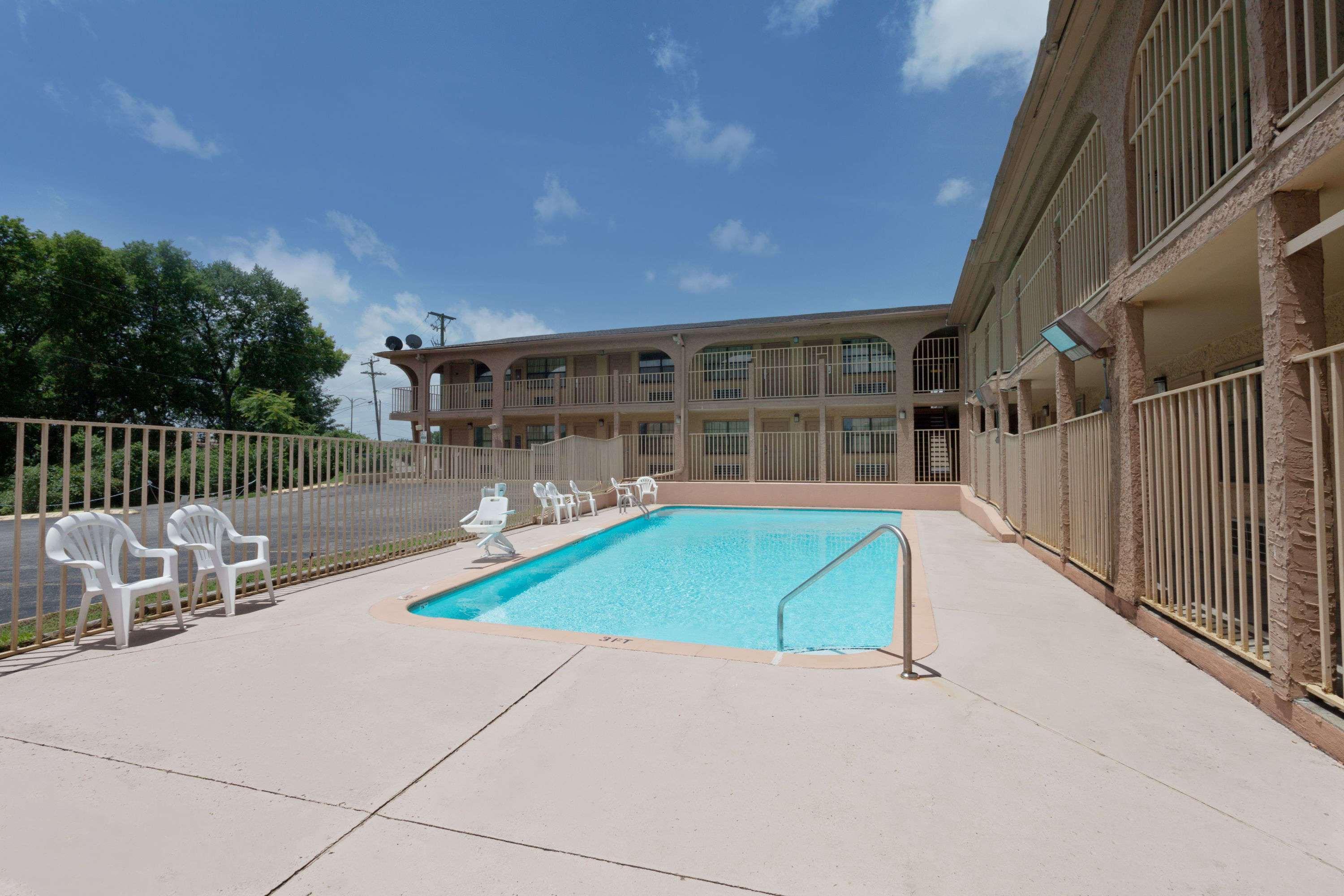 Days Inn By Wyndham Downtown-Nashville West Trinity Lane Eksteriør billede