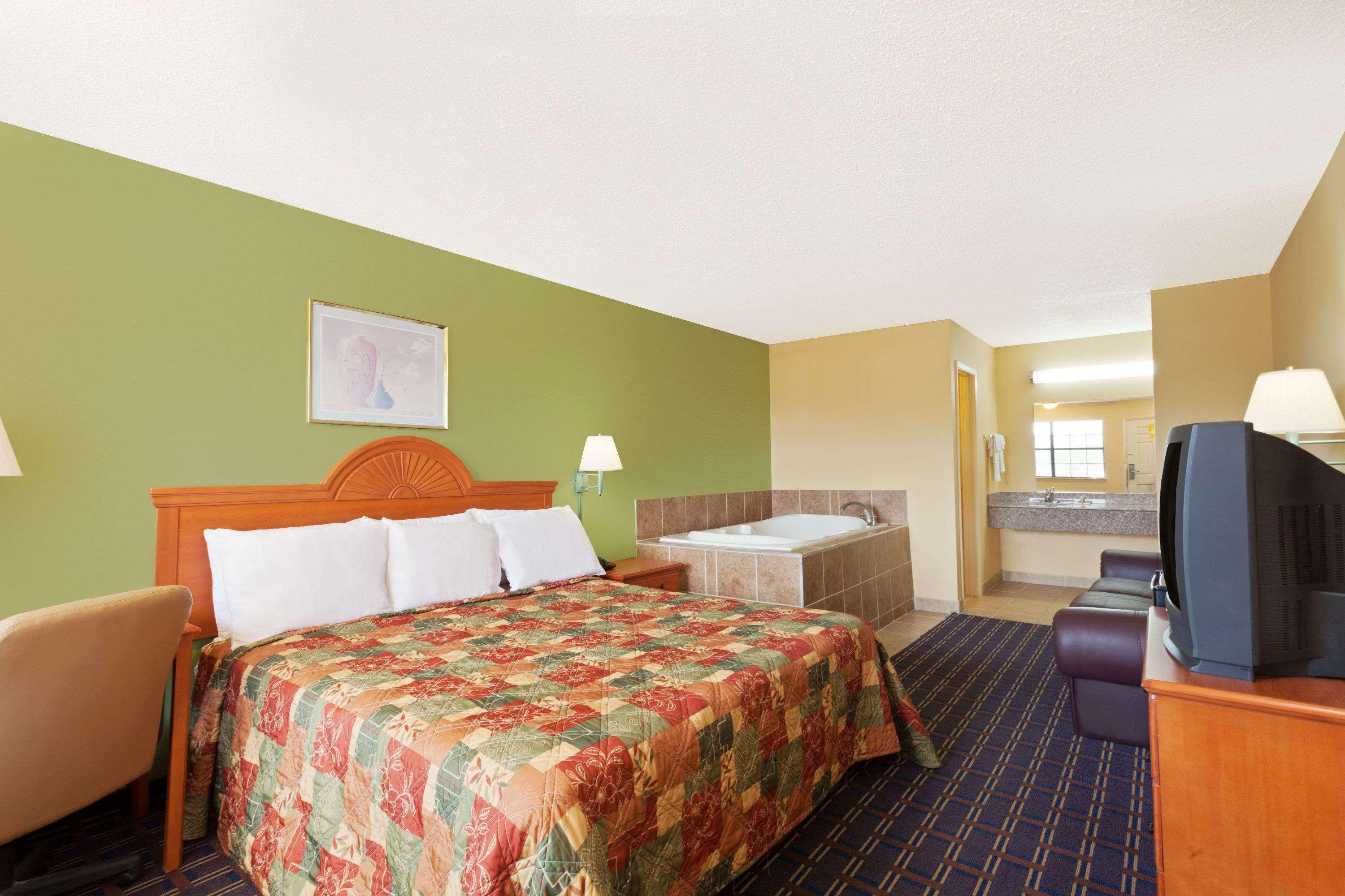Days Inn By Wyndham Downtown-Nashville West Trinity Lane Eksteriør billede