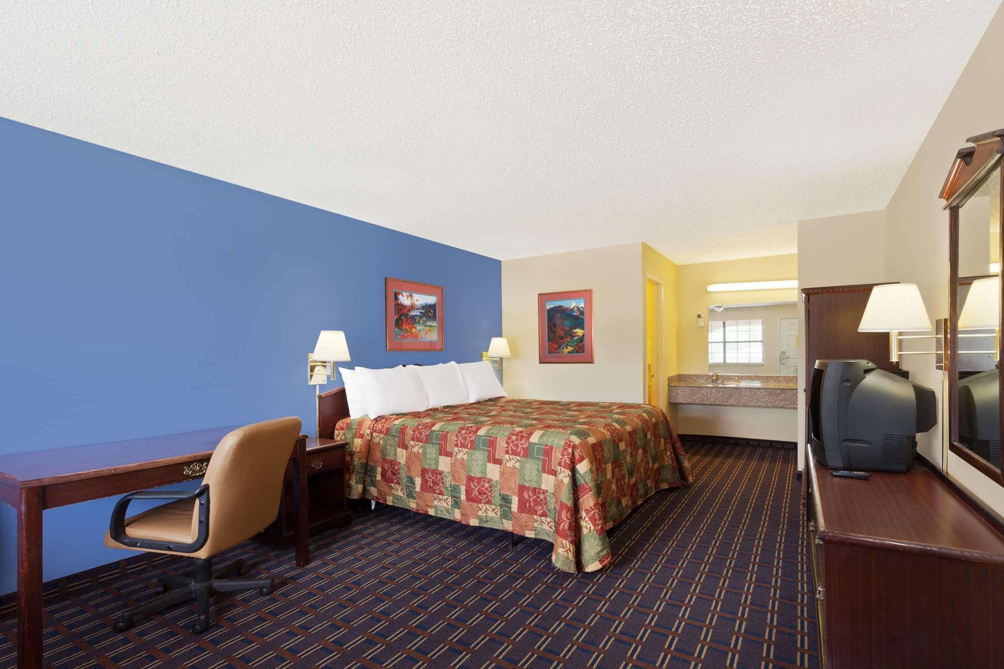 Days Inn By Wyndham Downtown-Nashville West Trinity Lane Eksteriør billede