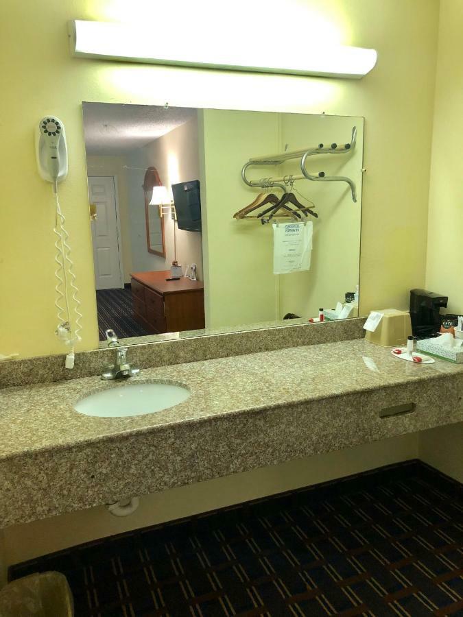 Days Inn By Wyndham Downtown-Nashville West Trinity Lane Eksteriør billede